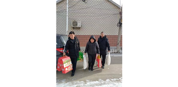 愛心企業(yè)情暖寒冬！棲霞德豐走訪慰問百歲老人