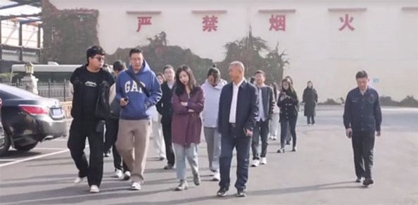 “云話山東”系列外宣活動第五期“深化外事服務 助力農(nóng)企發(fā)展”專題活動到棲霞市參訪